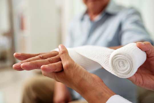 Handverband wird angelegt